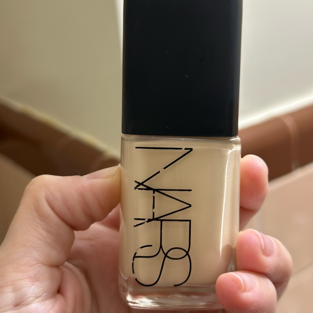 NARS Sheer Glow Foundation in Gobi
